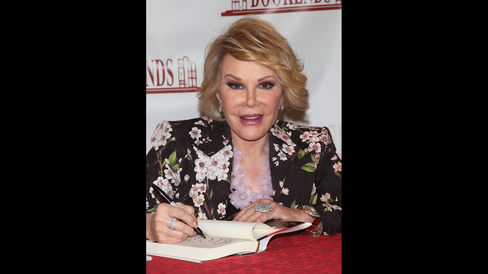 Jimmy Fallon and more latenight hosts pay tribute to Joan Rivers