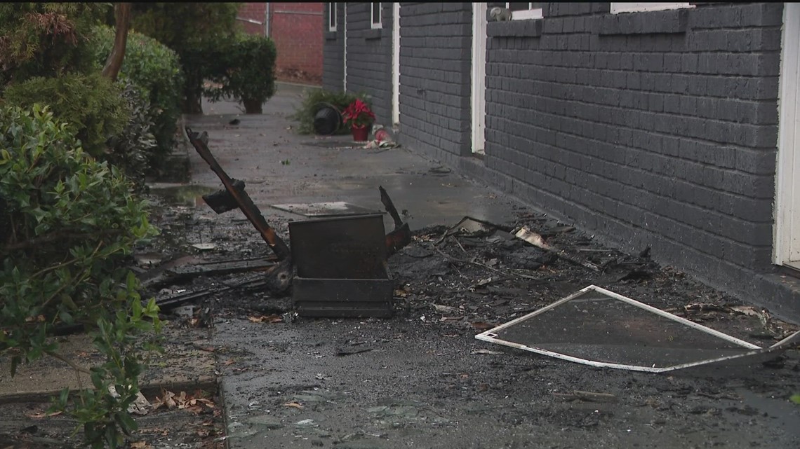 Nearly two dozen people displaced after Sandy Springs apartment fire