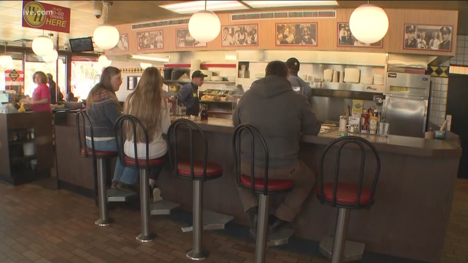 Waffle House in Snellville gives back on GivingTuesday