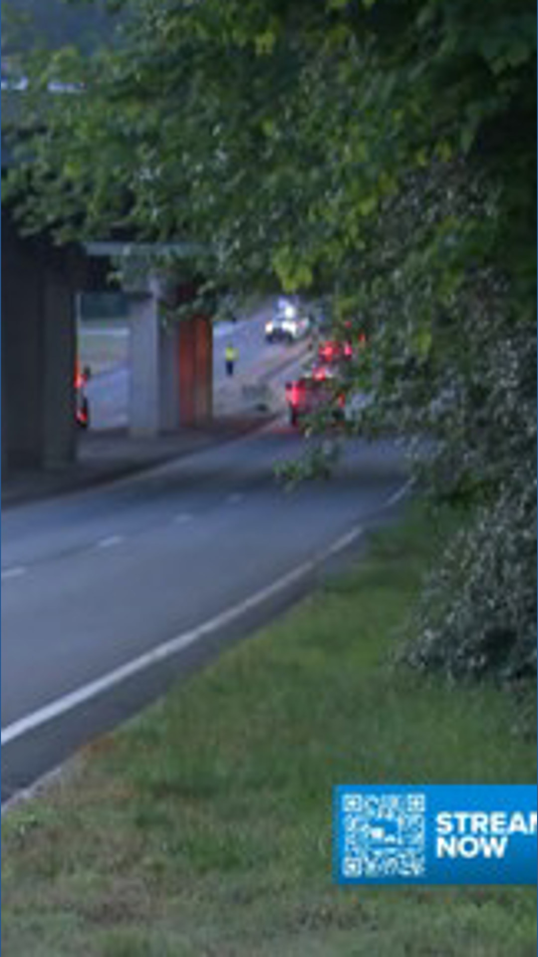 Tractor trailer crashes off I-75 overpass in crash shutting northbound ...