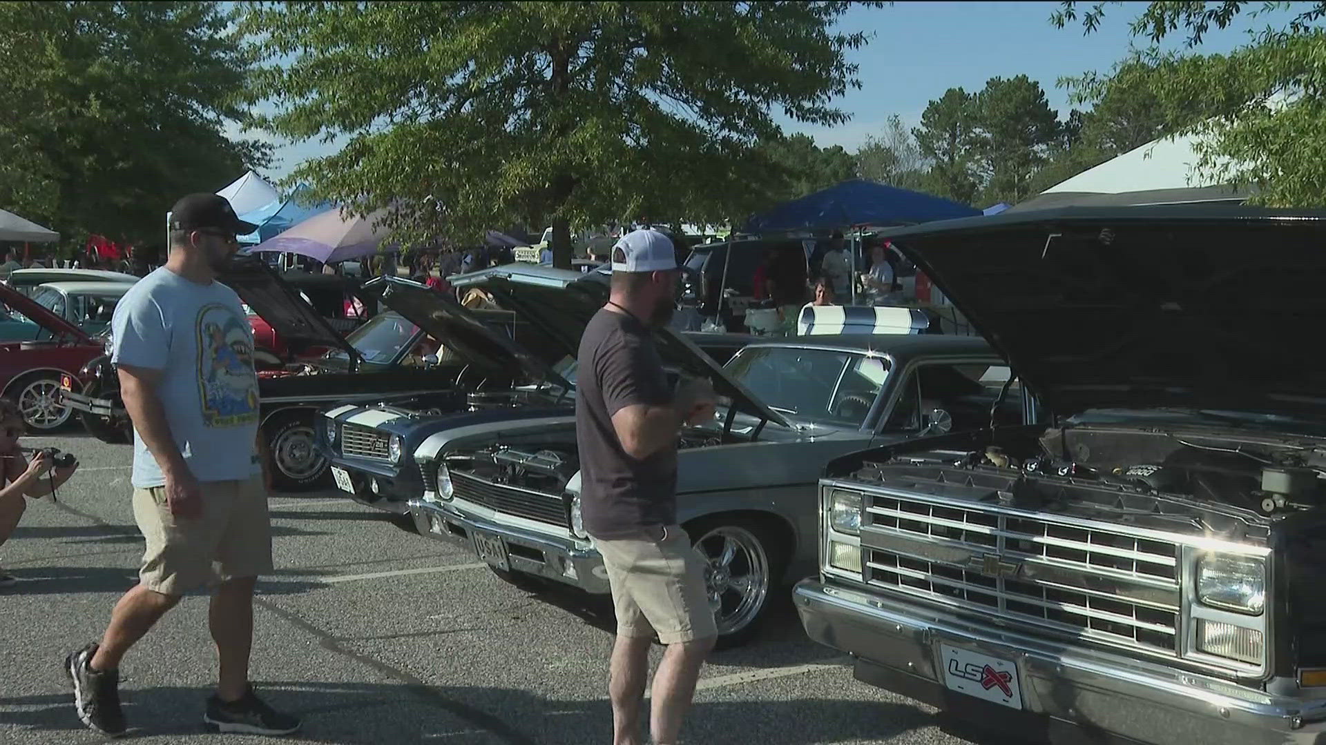 Organizers say about 1,000 vehicles participated.