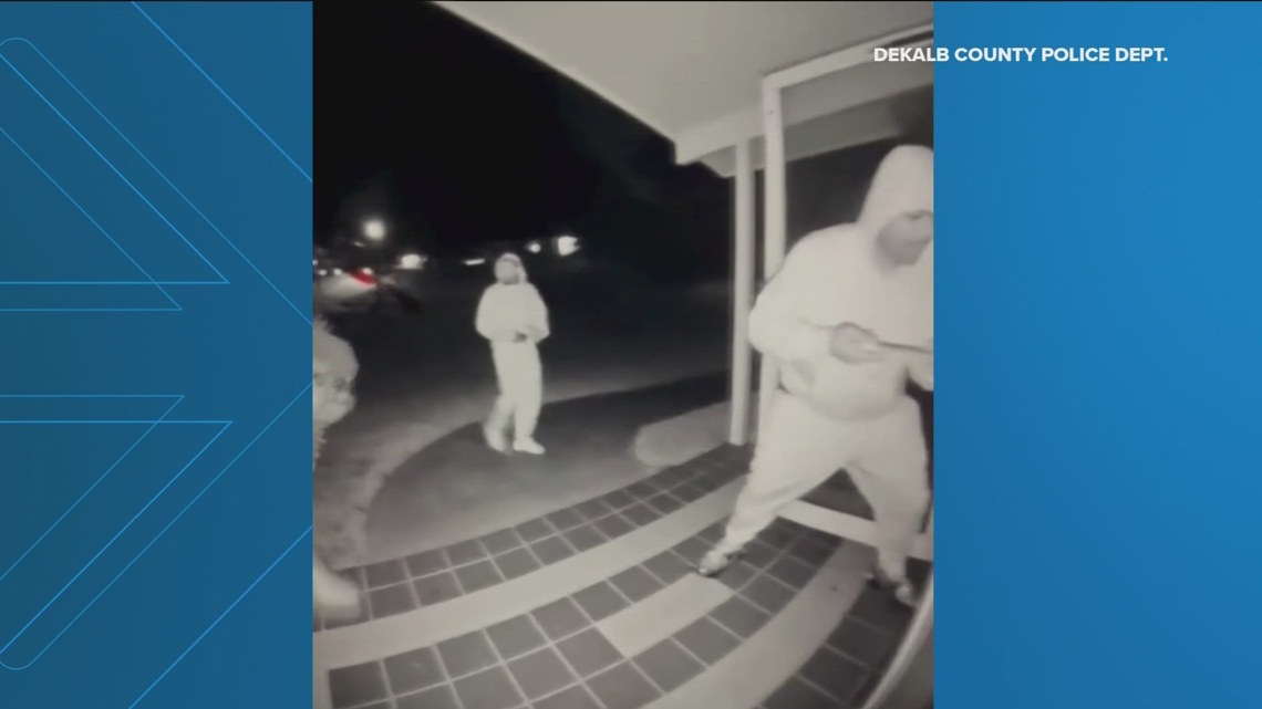 Police searching for suspects after woman gunned down in driveway ...