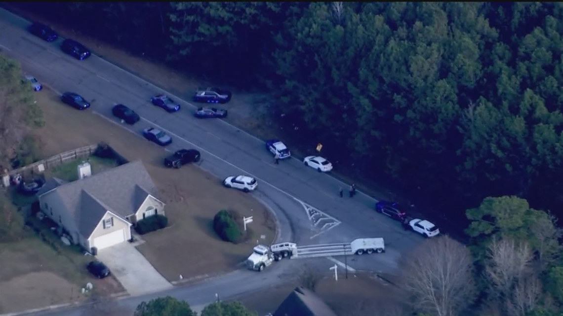 Manhunt continues for 'armed and dangerous' suspect in Coweta County ...