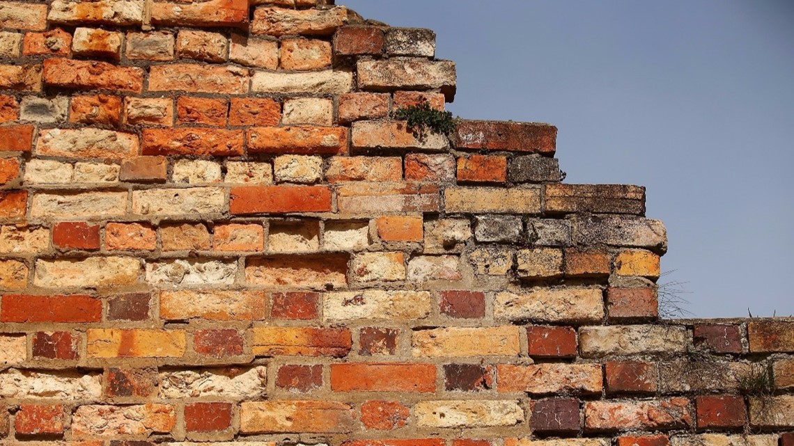 cigarette on wall illusion This is the brick that is driving the Internet crazy cigarette on wall illusion The