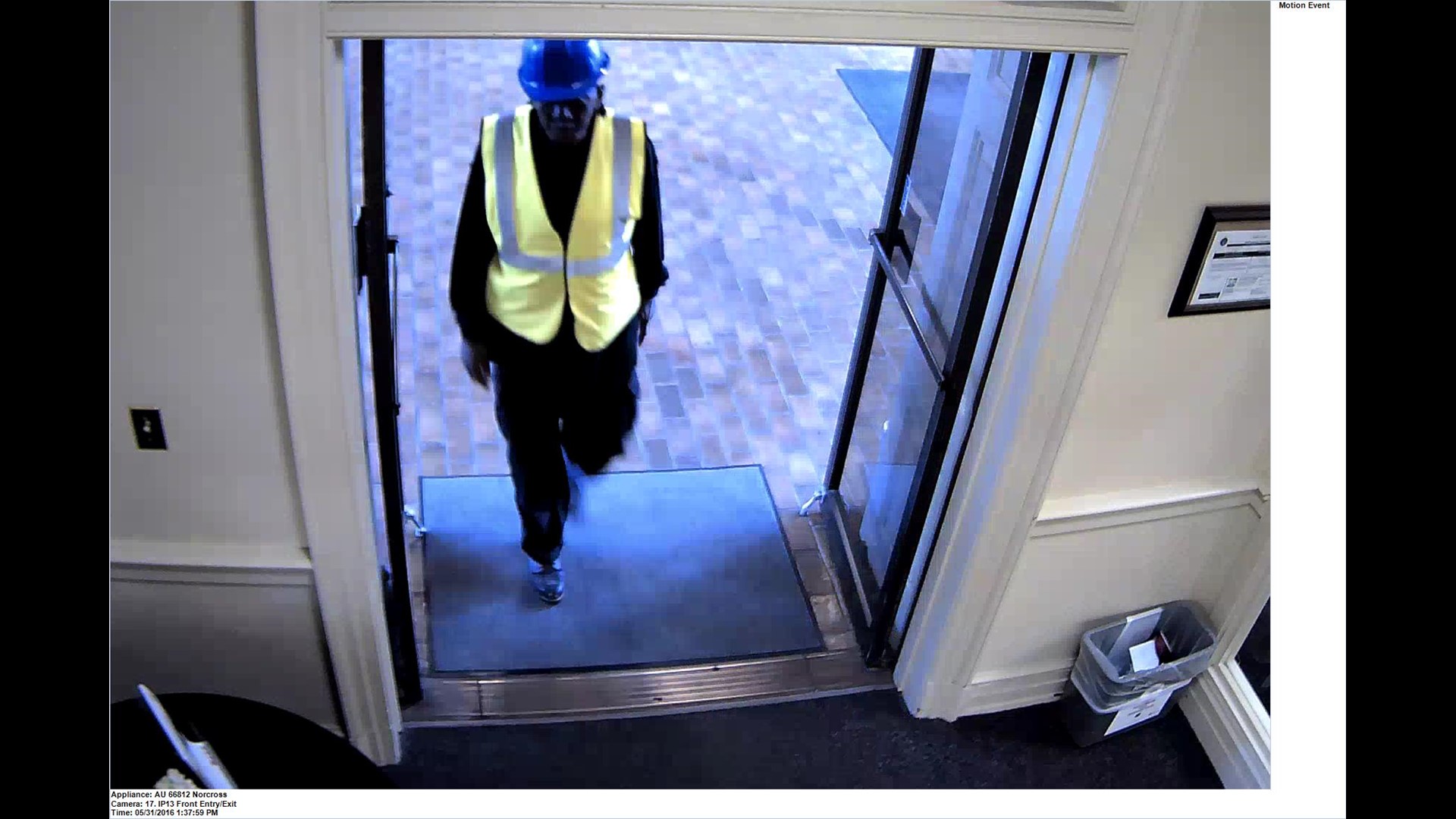 Man dressed as construction worker robs bank | 11alive.com