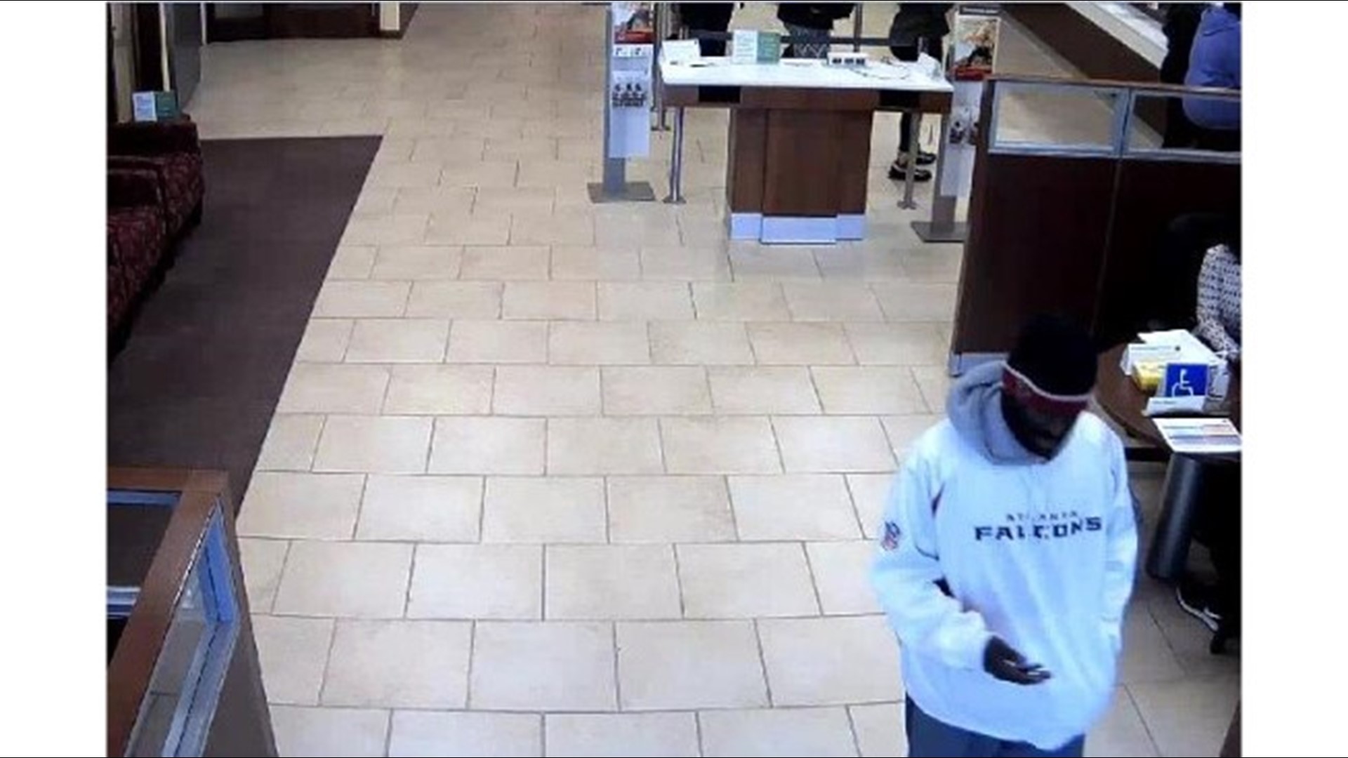 Man caught on camera passing note, robbing Atlanta bank | 11alive.com