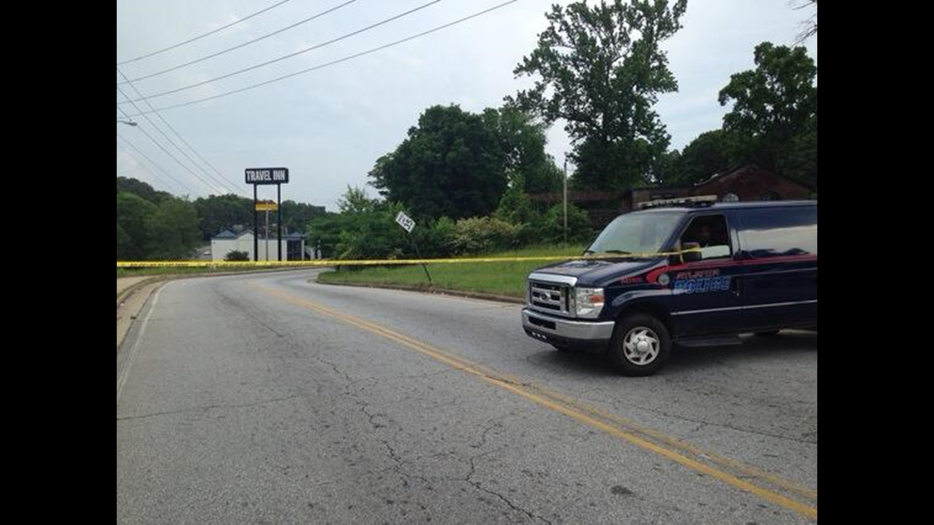 2 arrested after SWAT standoff at SW Atlanta hotel | 11alive.com