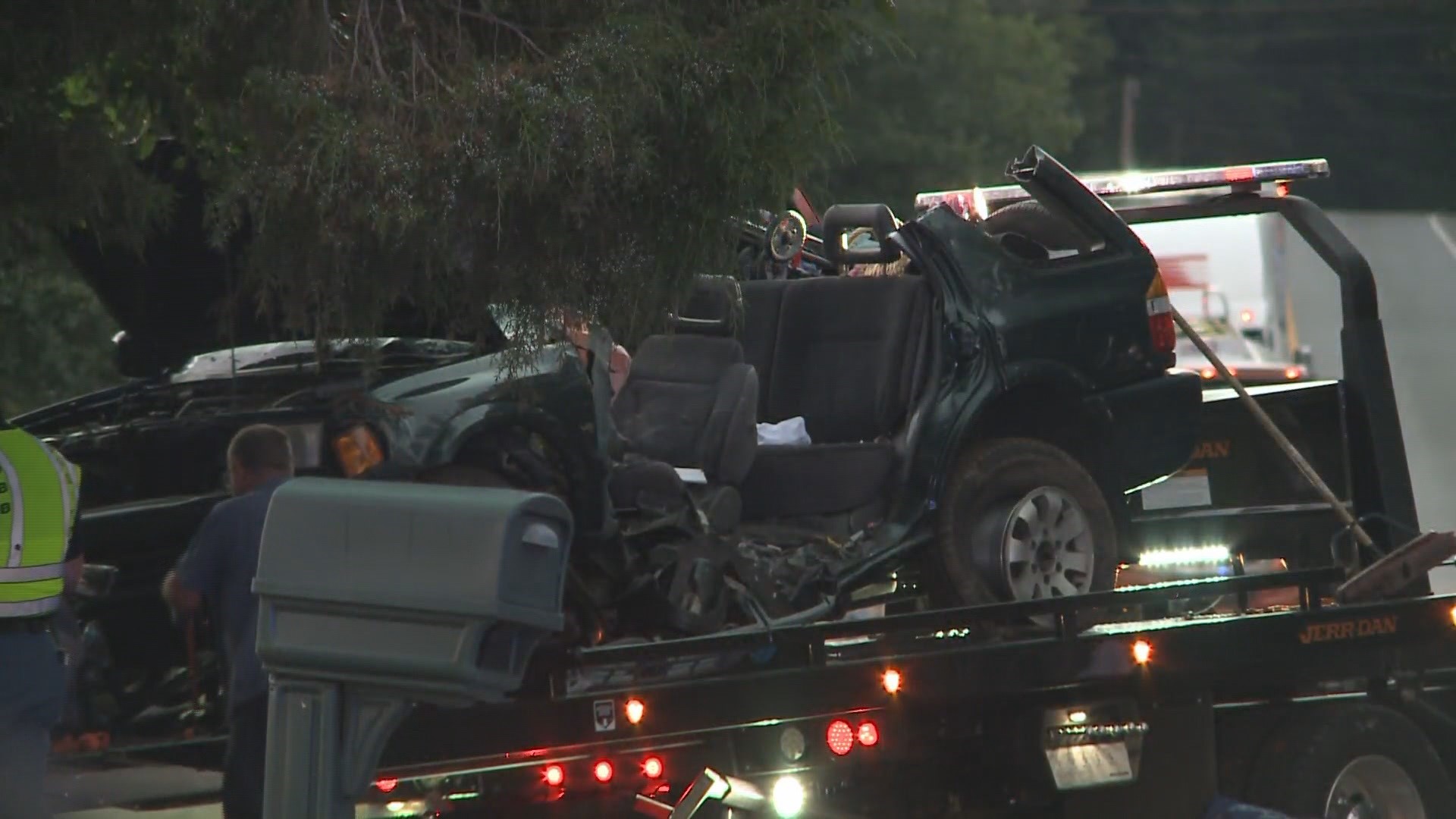 2 killed after SUV crashes into tree | 11alive.com