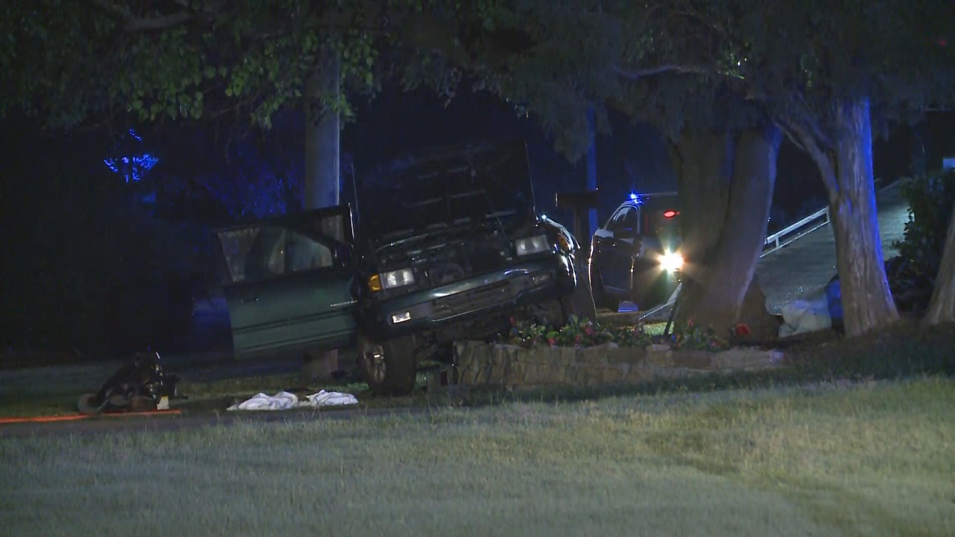 2 killed after SUV crashes into tree | 11alive.com