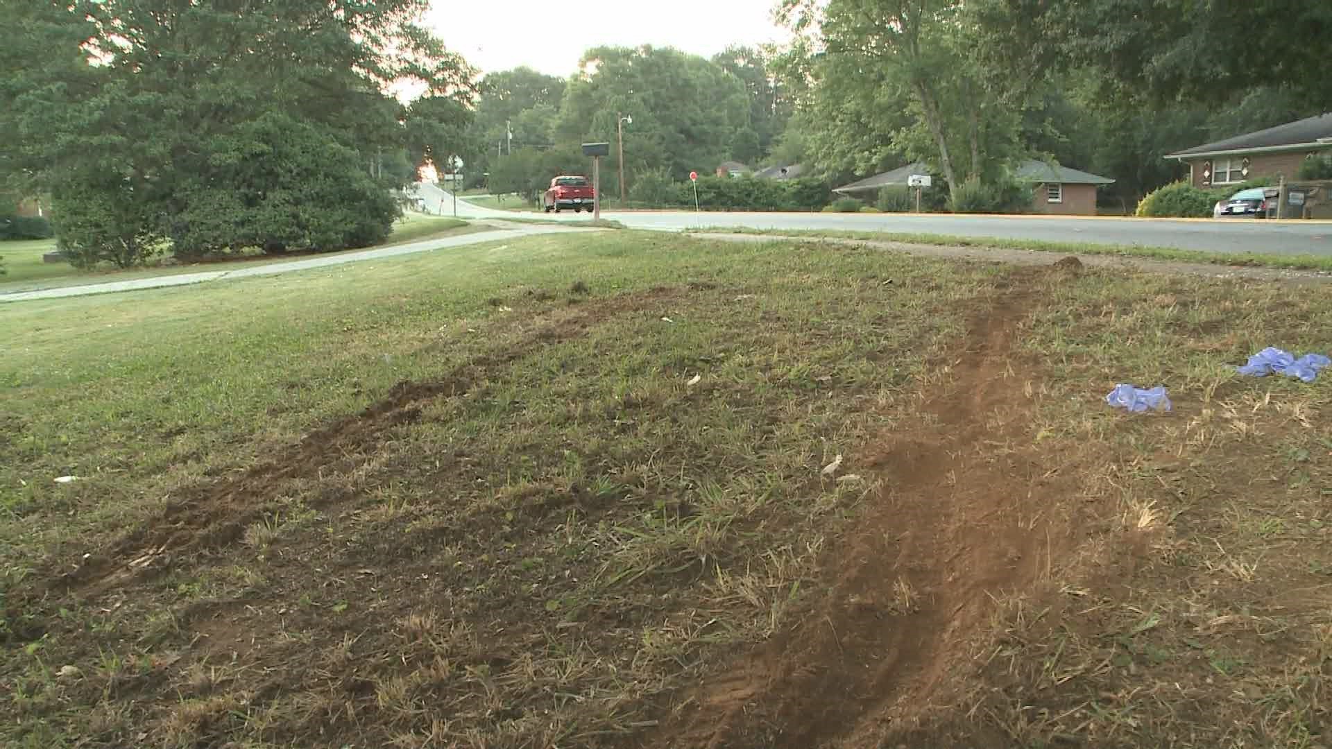 2 killed after SUV crashes into tree | 11alive.com