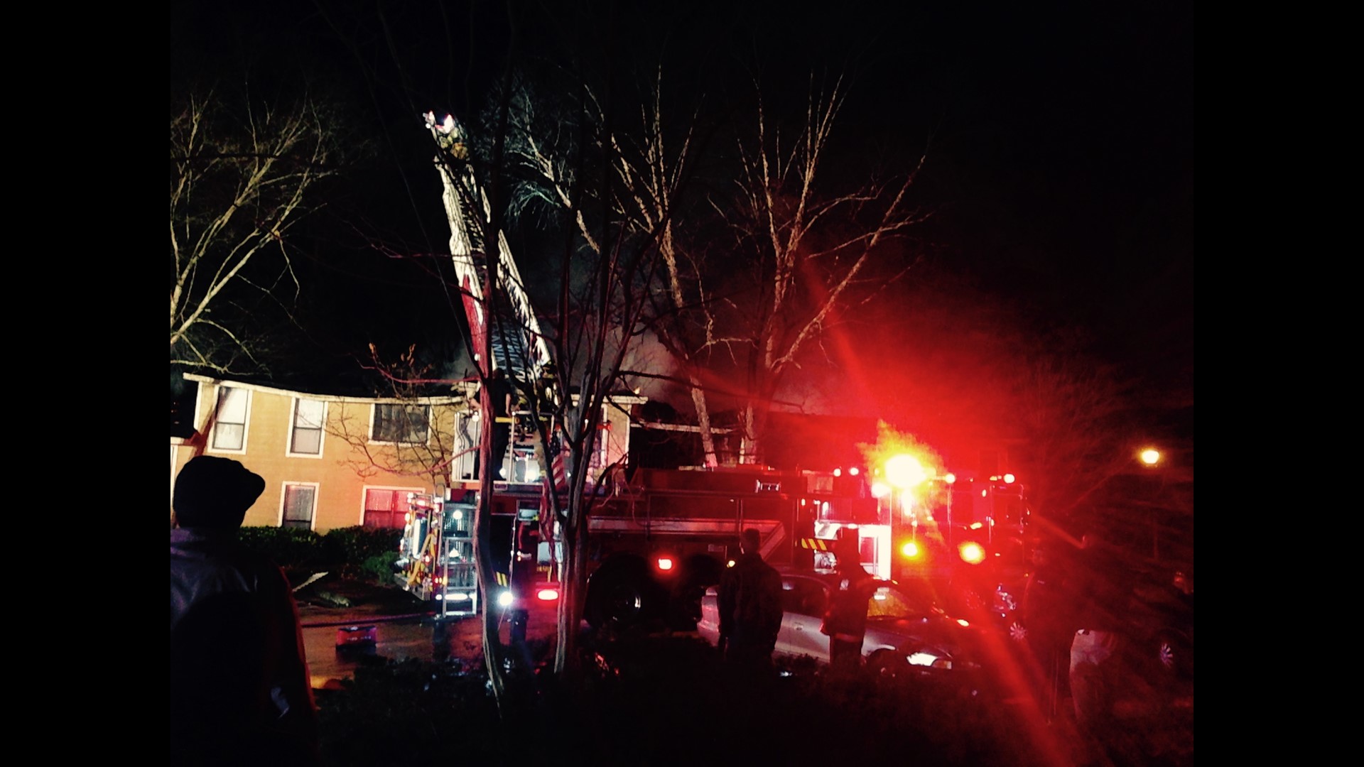 Fire damages Sandy Springs apartment complex