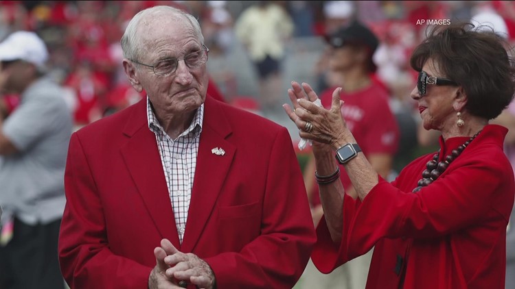 Fans, friends and former players pay tribute to late UGA legend Vince Dooley