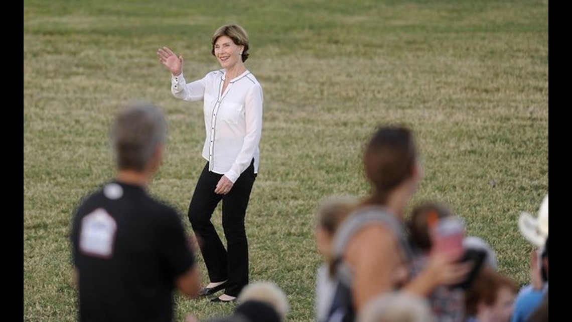 Laura Bush makes a surprise appearance in Texas