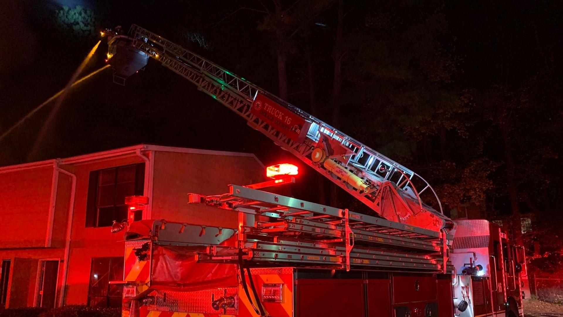 Massive Fire Rips Through DeKalb Apartment Building | 11alive.com