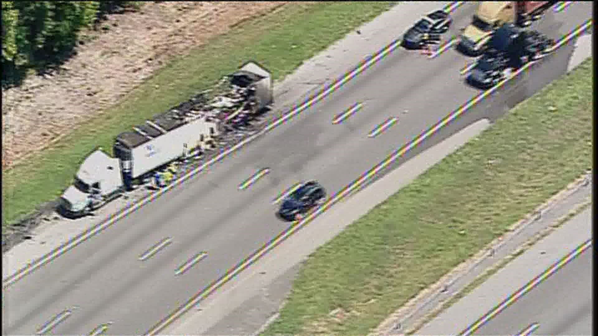 Tractor-trailer fire shuts down lanes of I-75 | 11alive.com