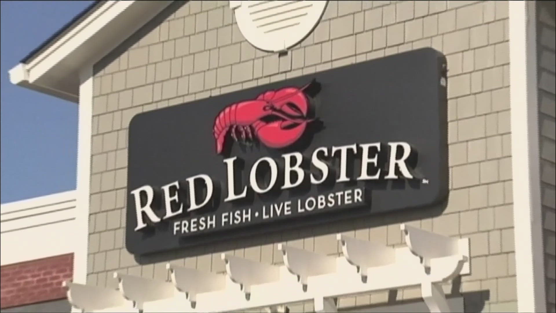 The seafood chain exited bankruptcy and is attempting to make a comeback.