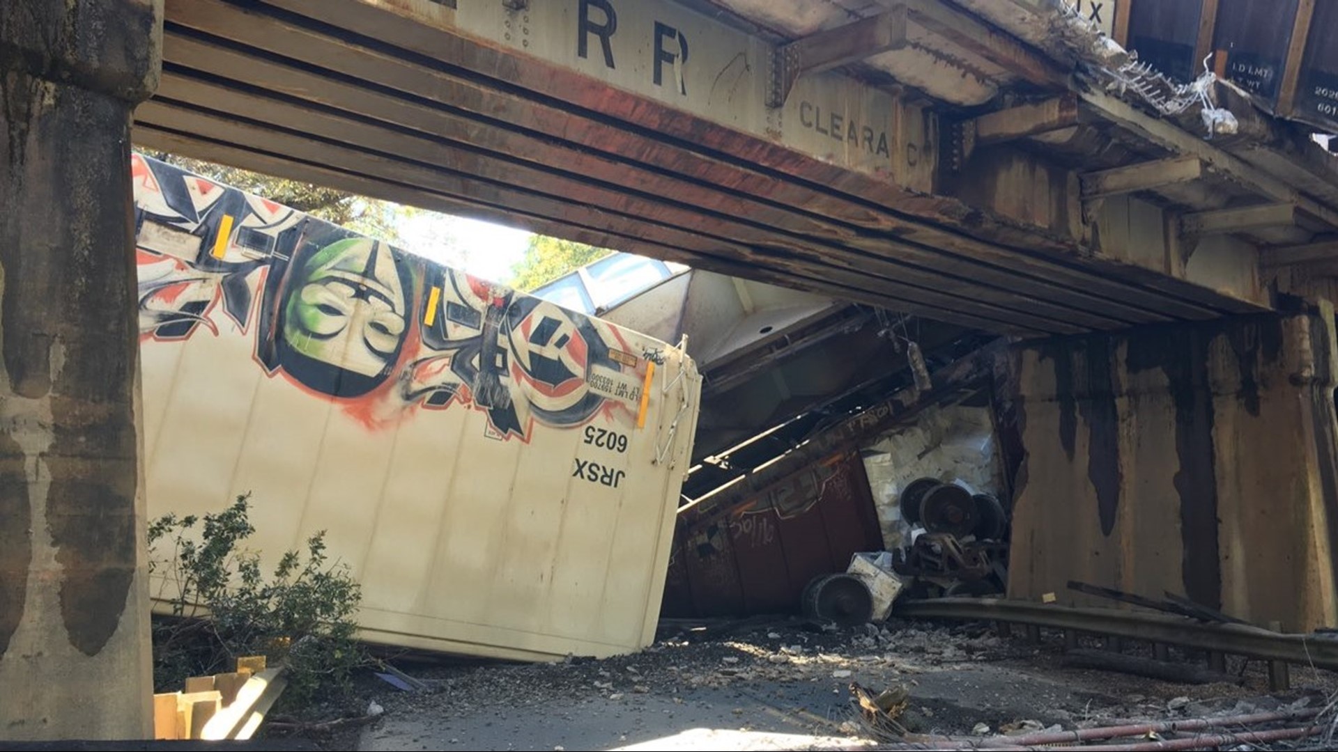 CSX train derailment results in evacuation of entire town