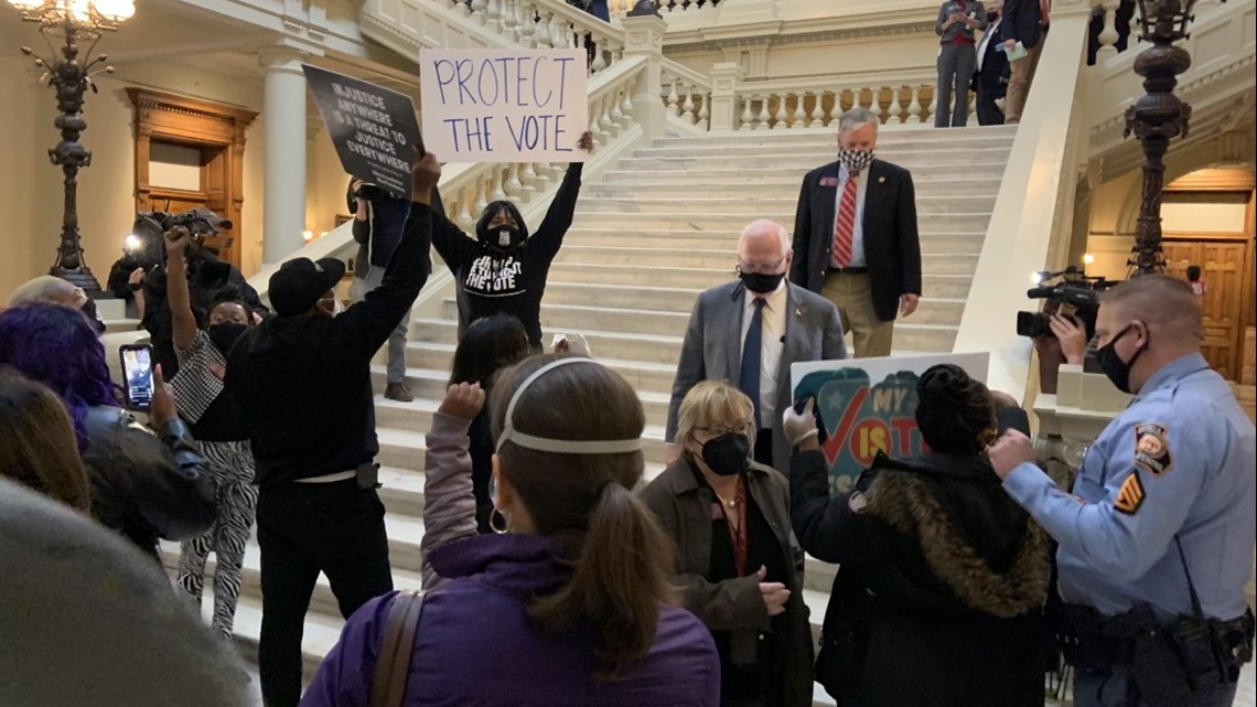 Lawmakers protest at State Capitol