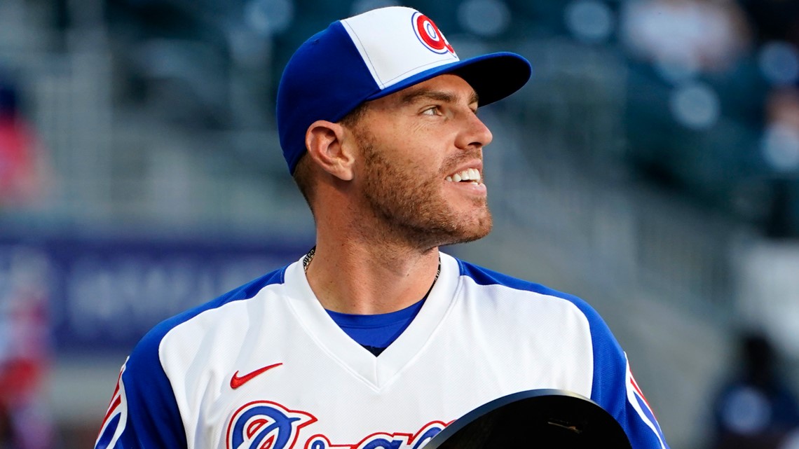 Baseball player Freddie Freeman surprises a young Phillies fan who gave  away a home run ball to a Braves fan