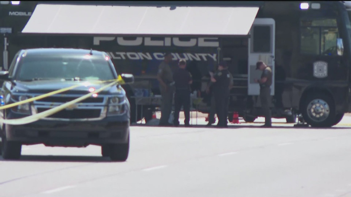 2 officers hurt, suspect dead after shooting in Fulton County | 11alive.com