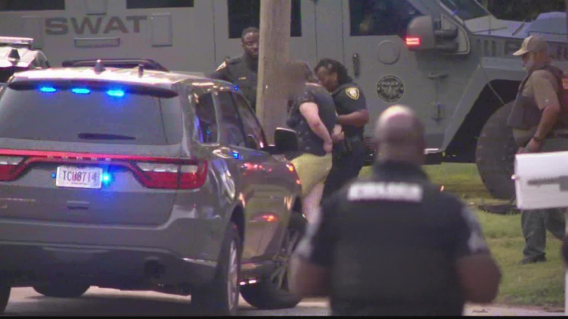 Woman in custody after SWAT standoff in East Point | 11alive.com