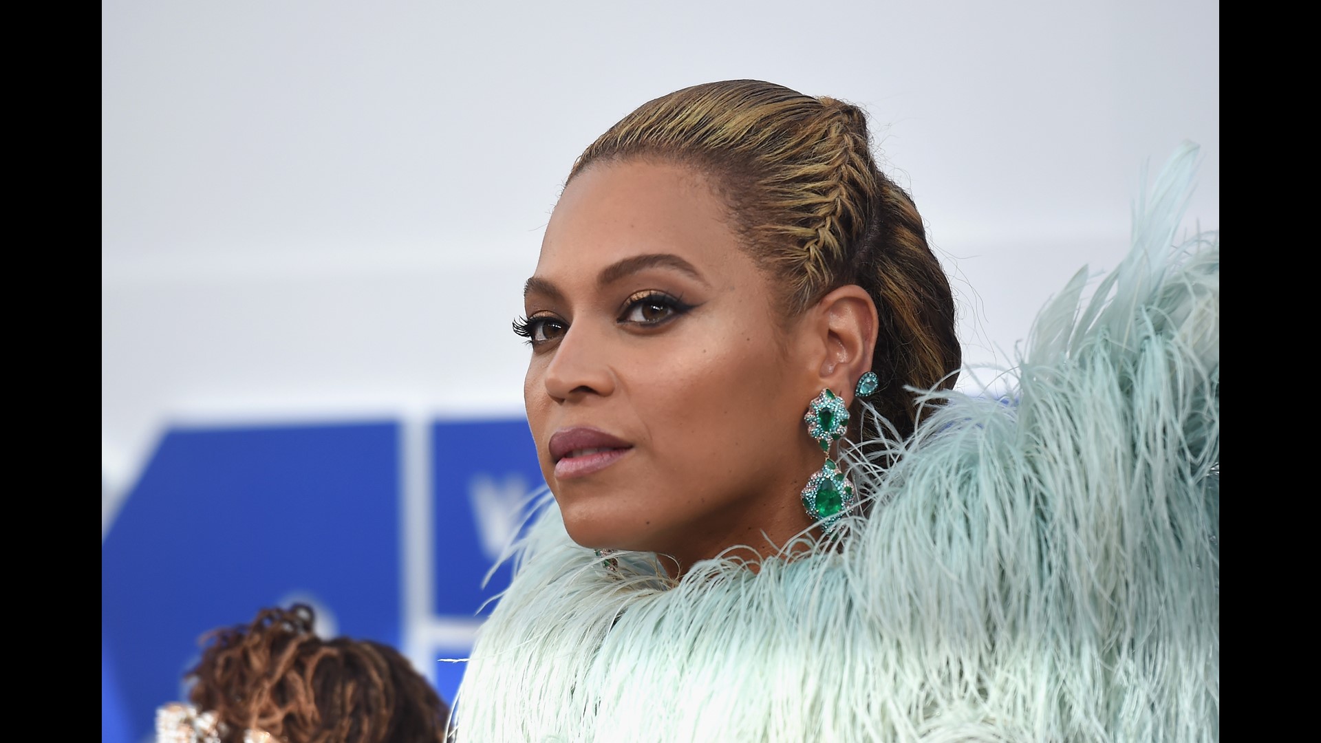 Watch Beyonce's full 16minute MTV VMAs performance