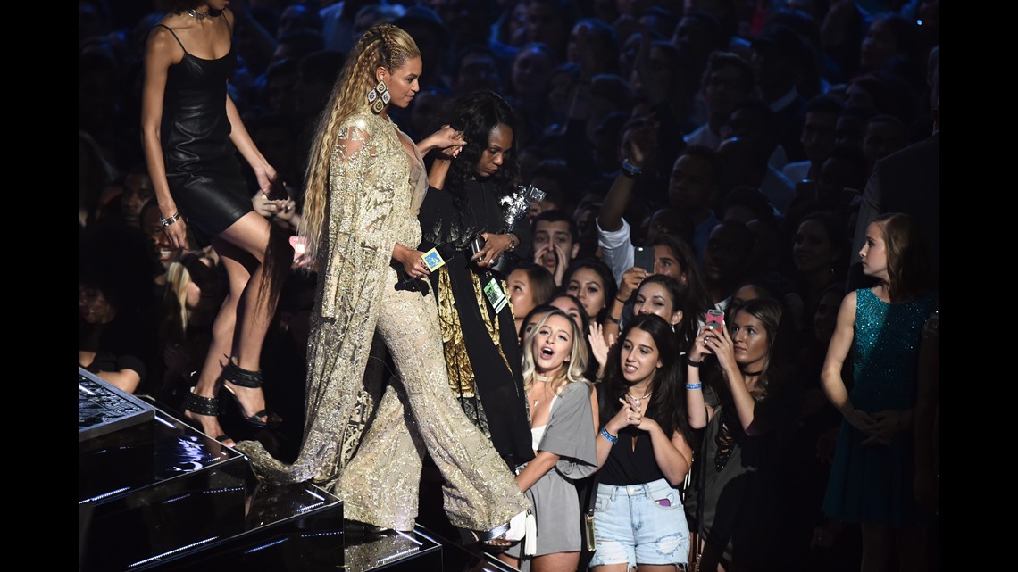 Watch Beyonce's full 16-minute MTV VMAs performance | 11alive.com