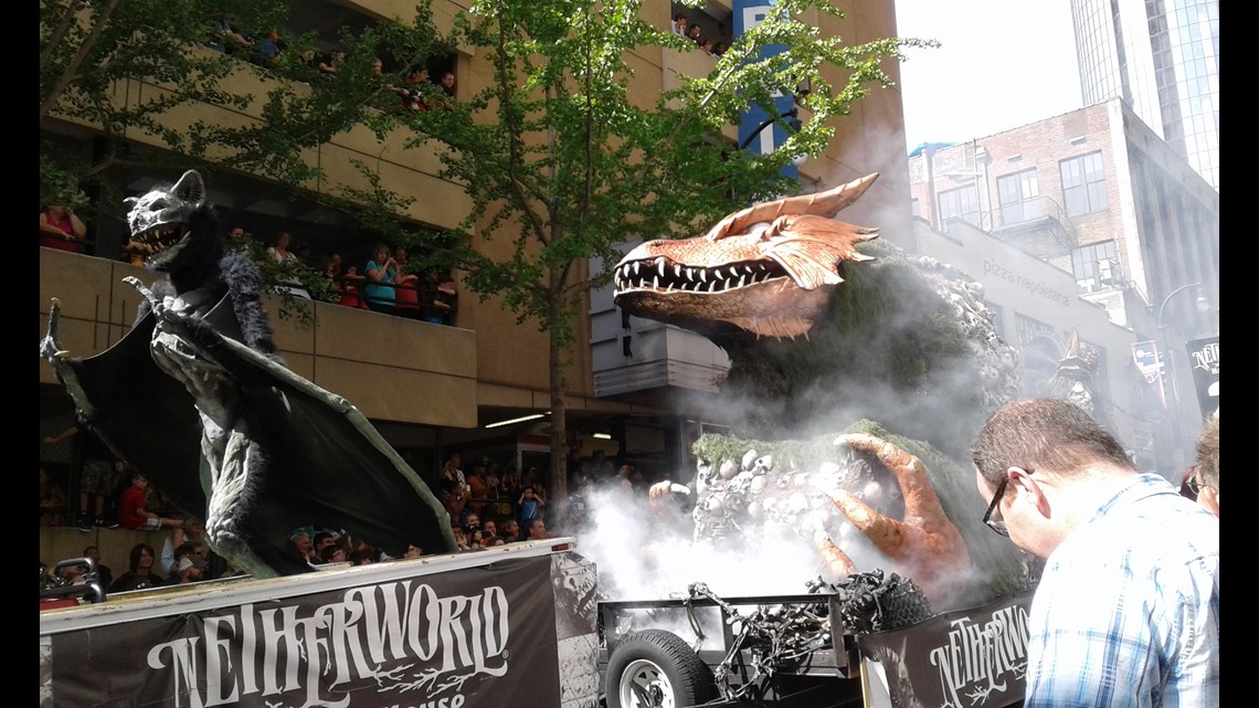 9/11 costume at Dragon Con depicts dolls jumping from buildings ...