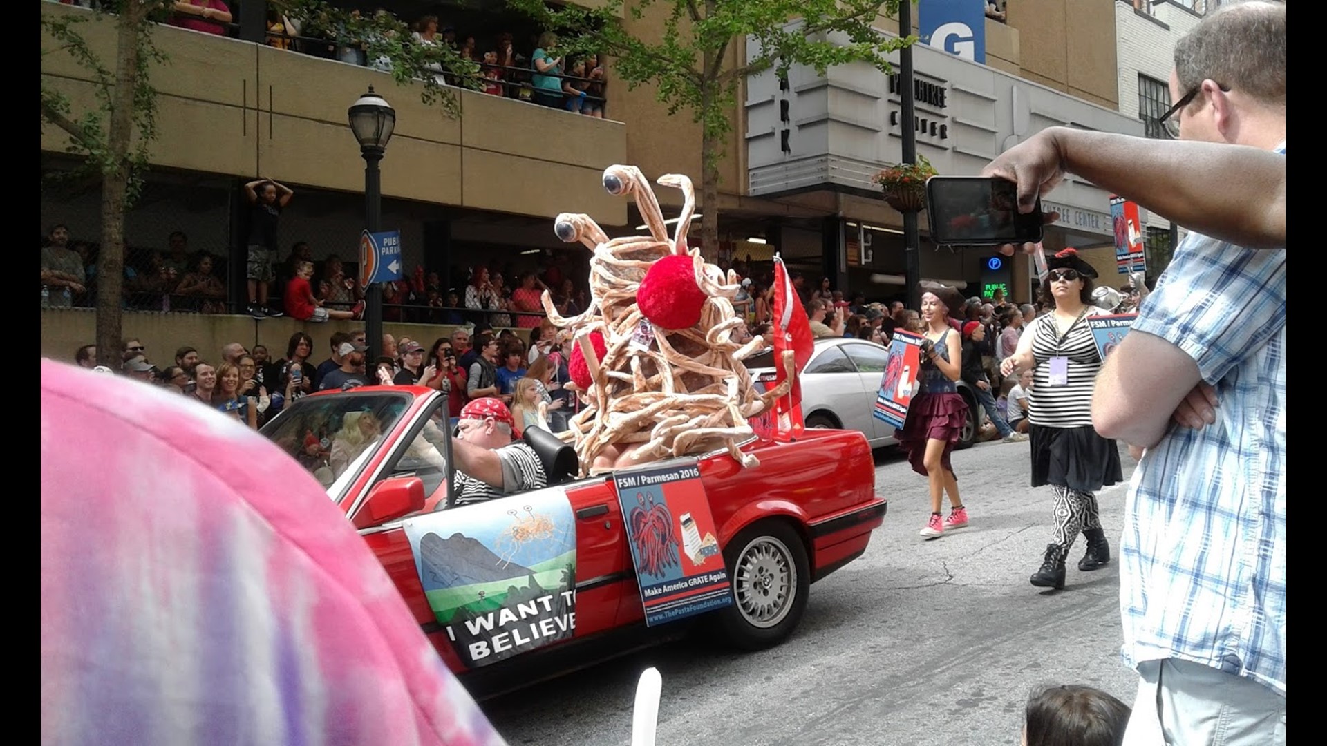 9/11 costume at Dragon Con depicts dolls jumping from buildings ...