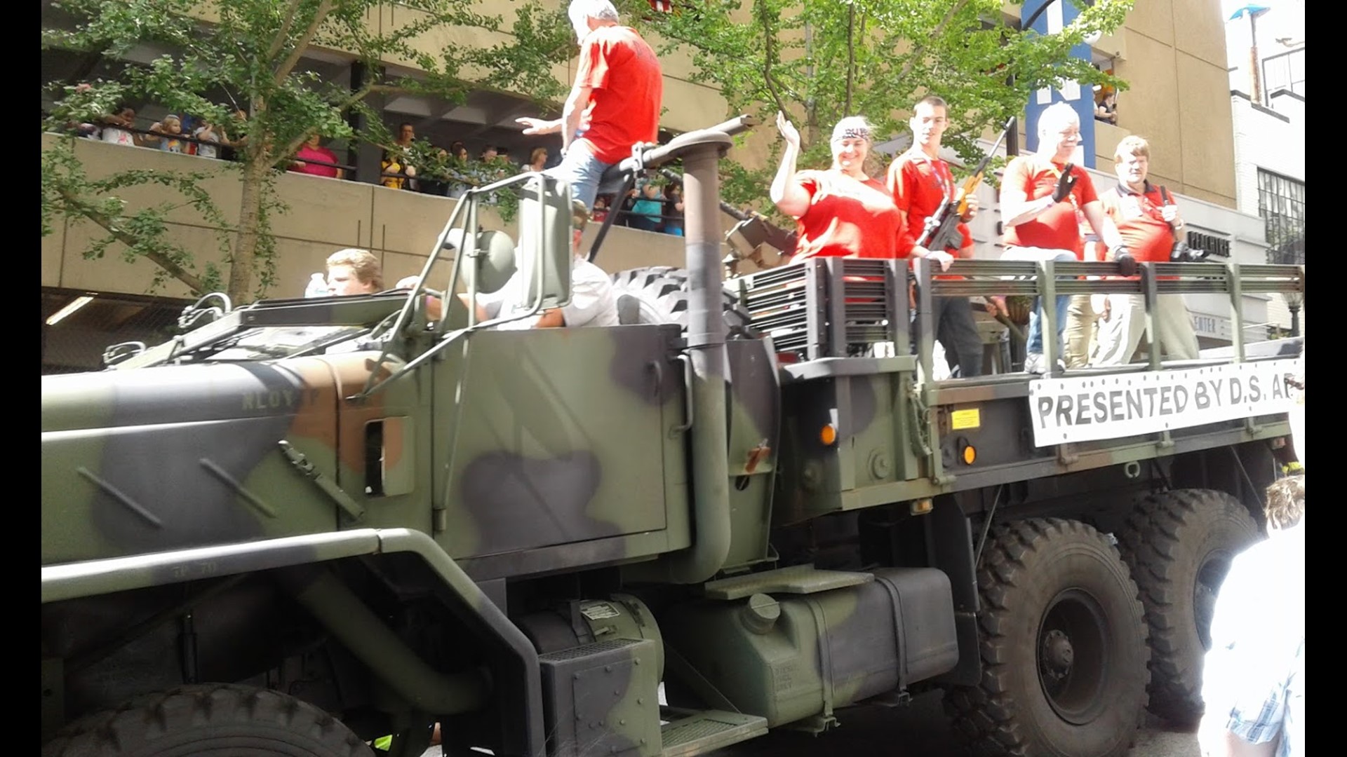 9/11 costume at Dragon Con depicts dolls jumping from buildings ...
