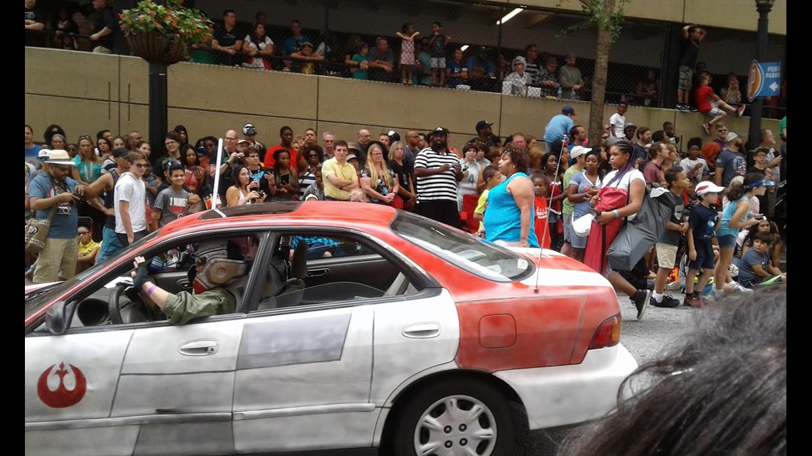 9/11 costume at Dragon Con depicts dolls jumping from buildings ...