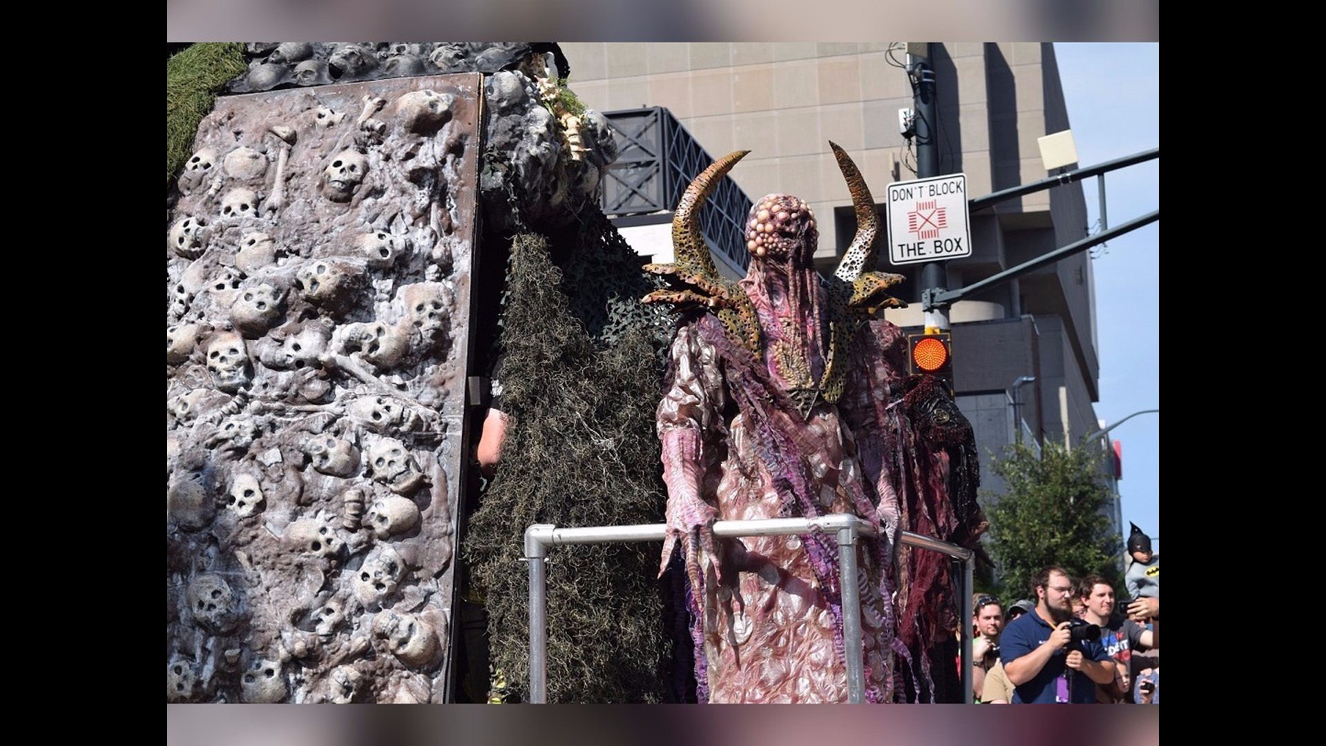 9/11 costume at Dragon Con depicts dolls jumping from buildings ...