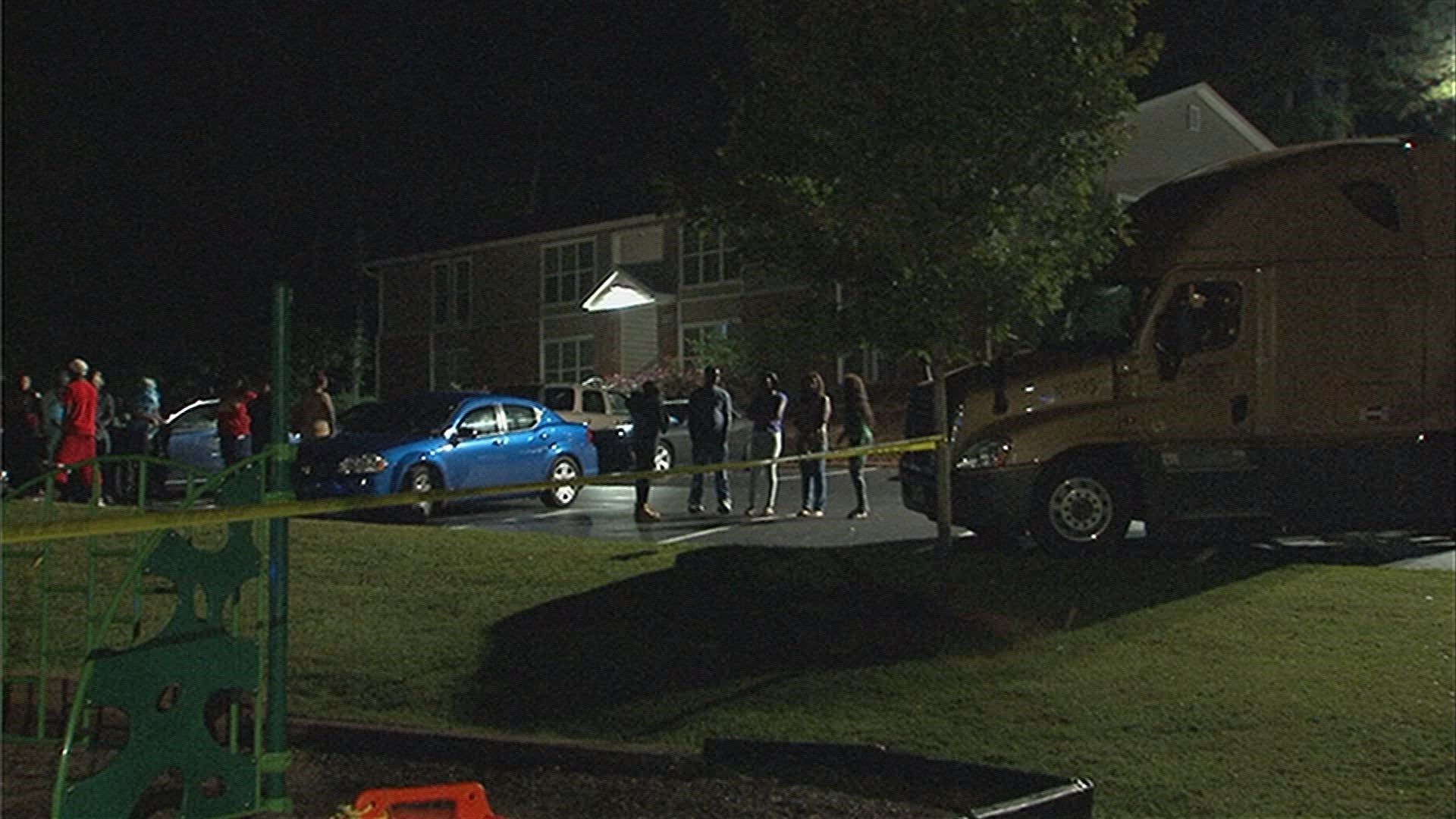 Man killed in ambush shooting at apartment with kids inside | 11alive.com