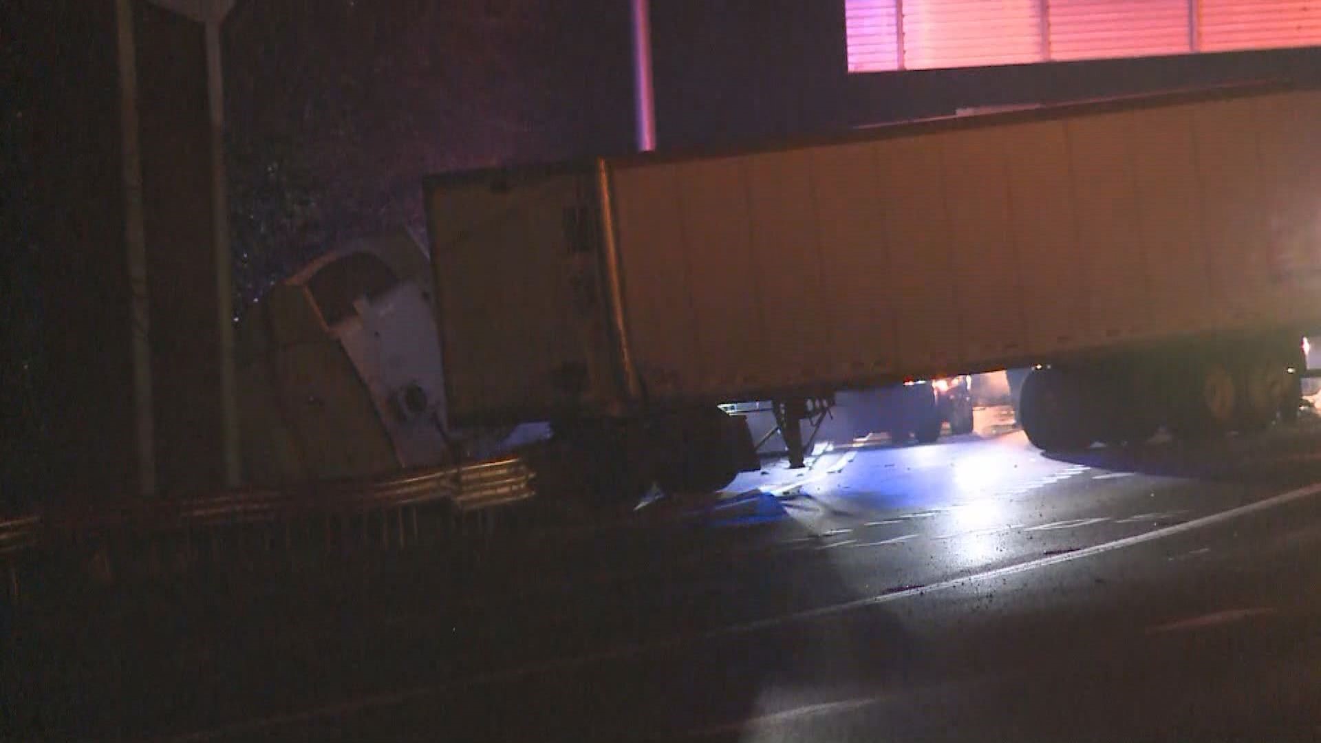Lanes reopen on I-20 in both directions after crash traps cars under ...