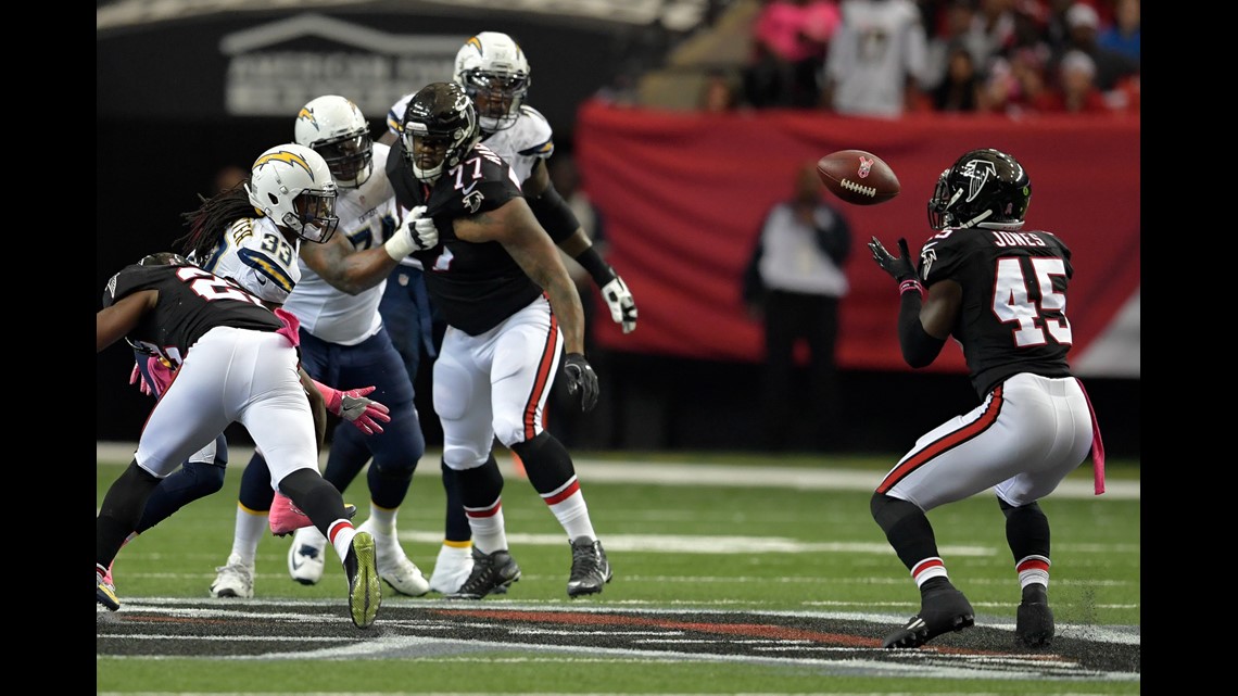 Falcons watch Chargers pull out OT win, 33-30