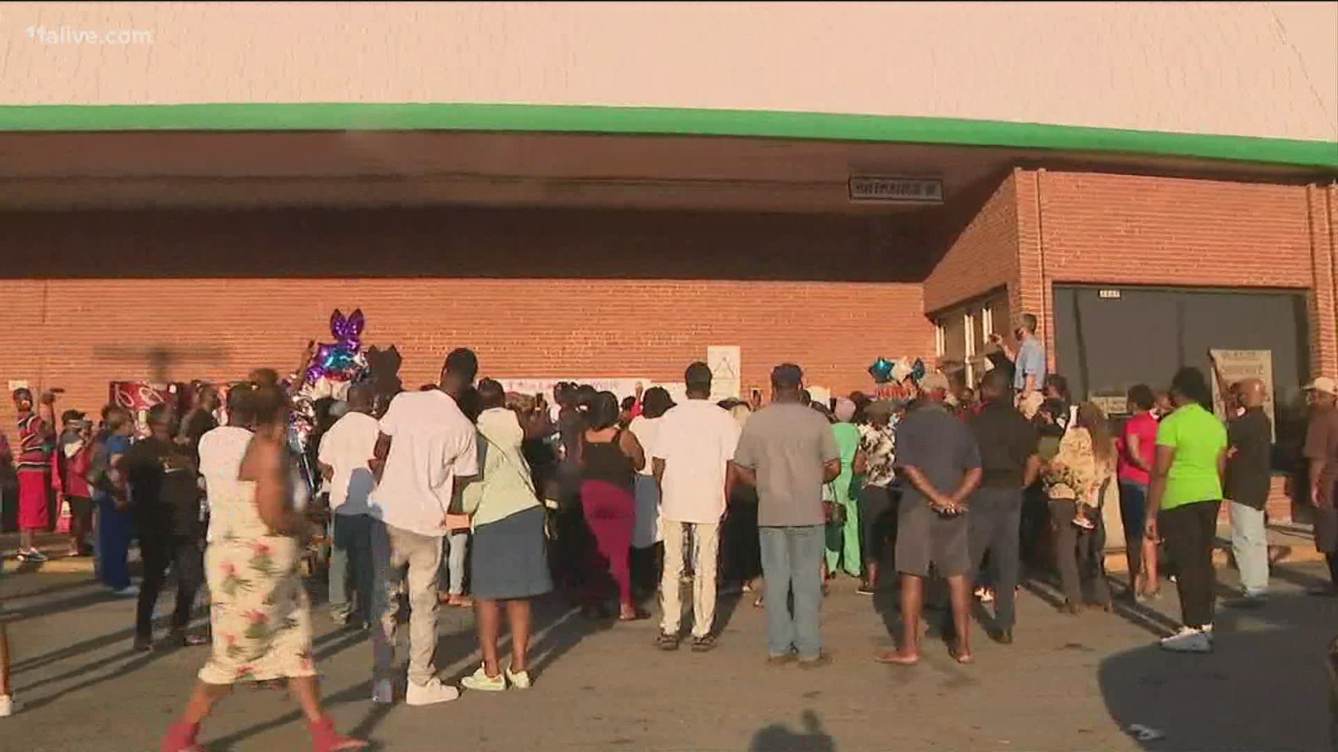 Vigil held for grocery store worker killed in shooting | 11alive.com