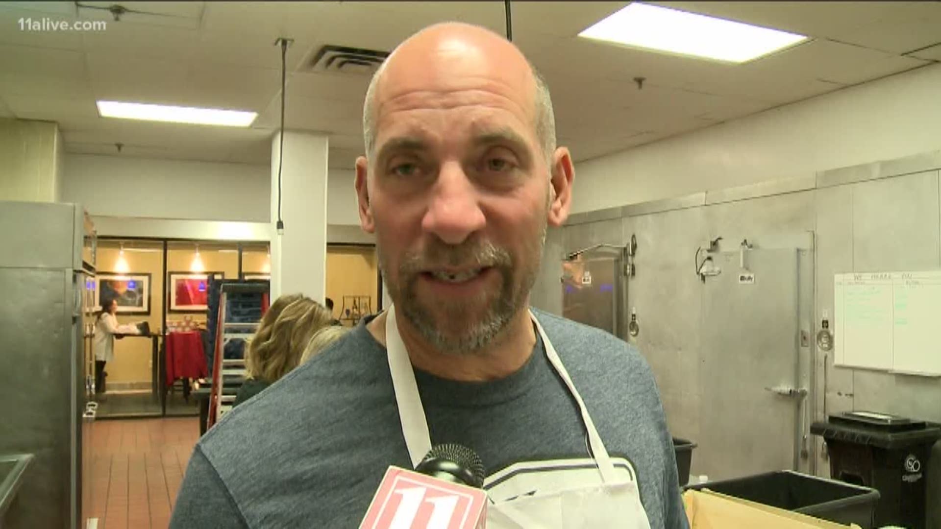 Braves Legend John Smoltz helps with annual Great Thanksgiving Dish