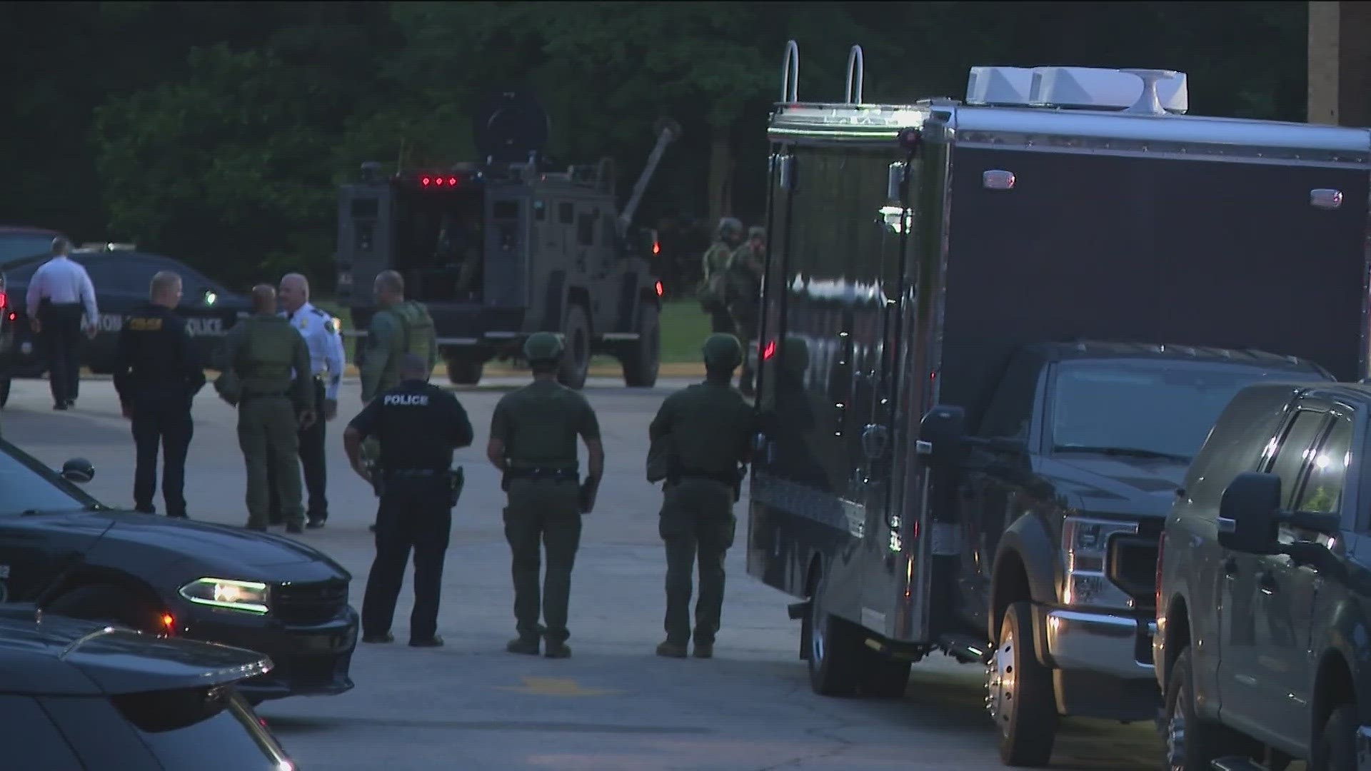 Man in custody after shooting near officers at Clayton County hotel