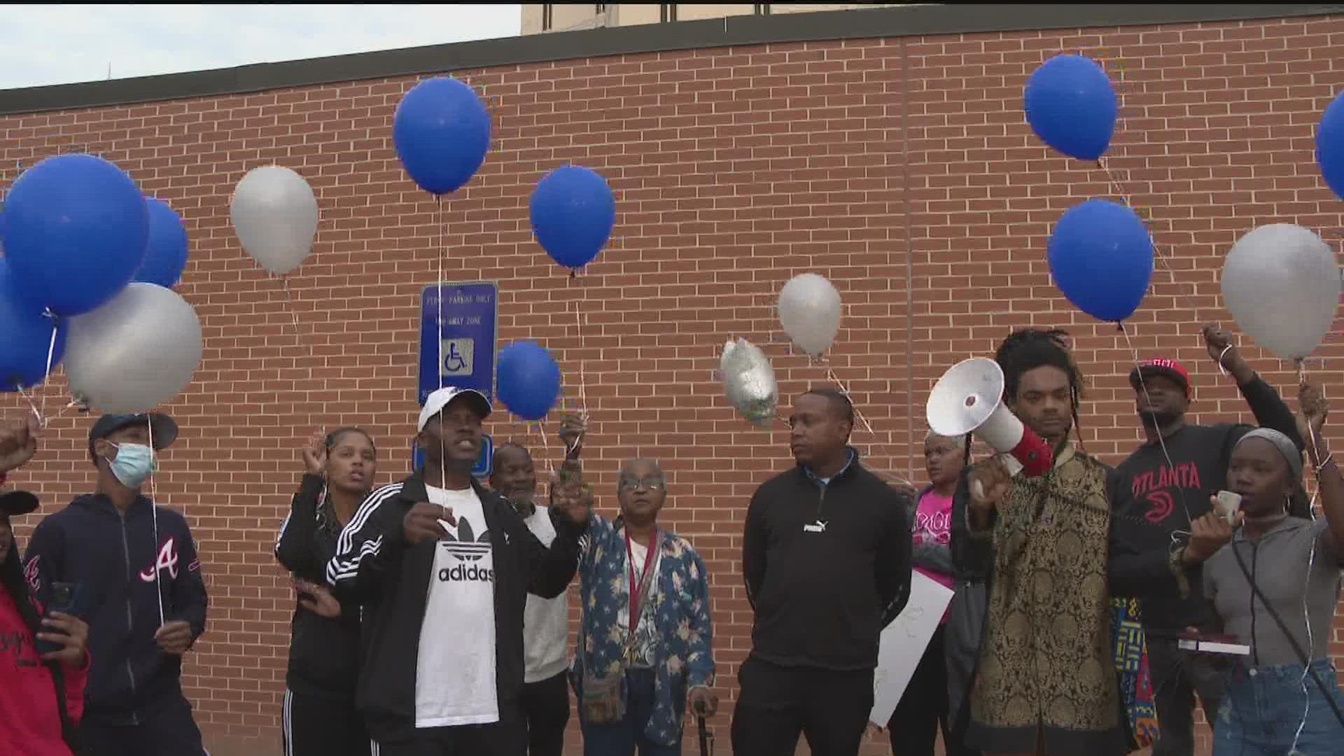 A family showed up outside the Fulton County Jail to hold a vigil for their loved one who they said was killed in his cell last week.