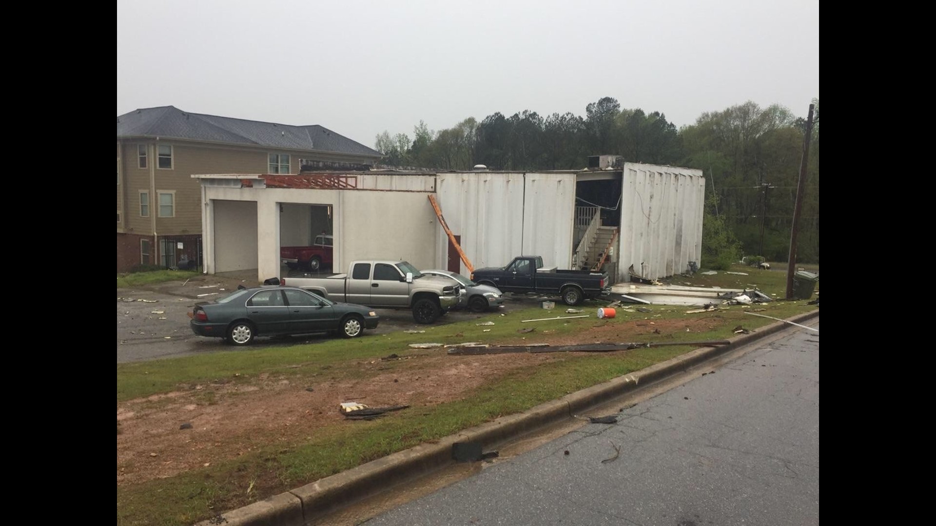 Officials Up to 20 tornadoes hit north on Monday