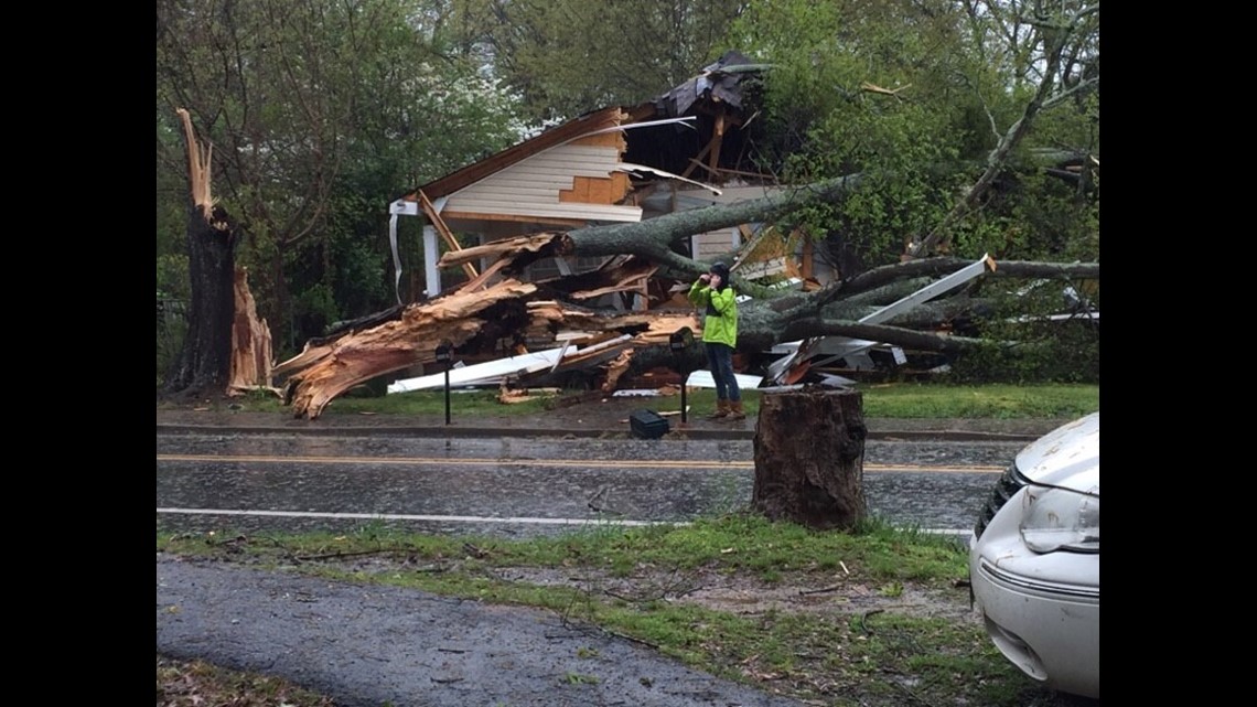 Officials Up to 20 tornadoes hit north on Monday