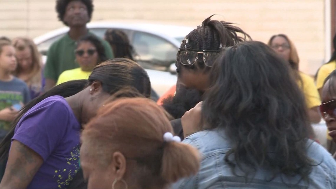 Photos | Family and friends hold vigil for teen killed on Instagram ...