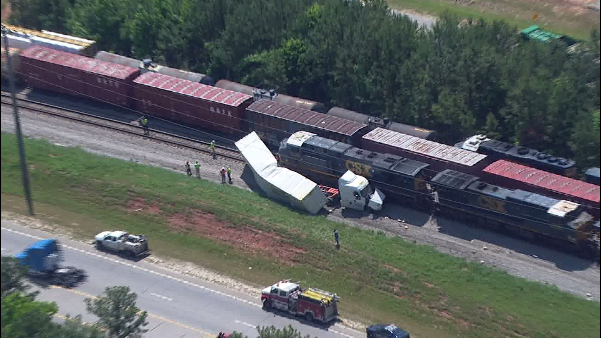 Train hits tractor-trailer in Fulton County | 11alive.com