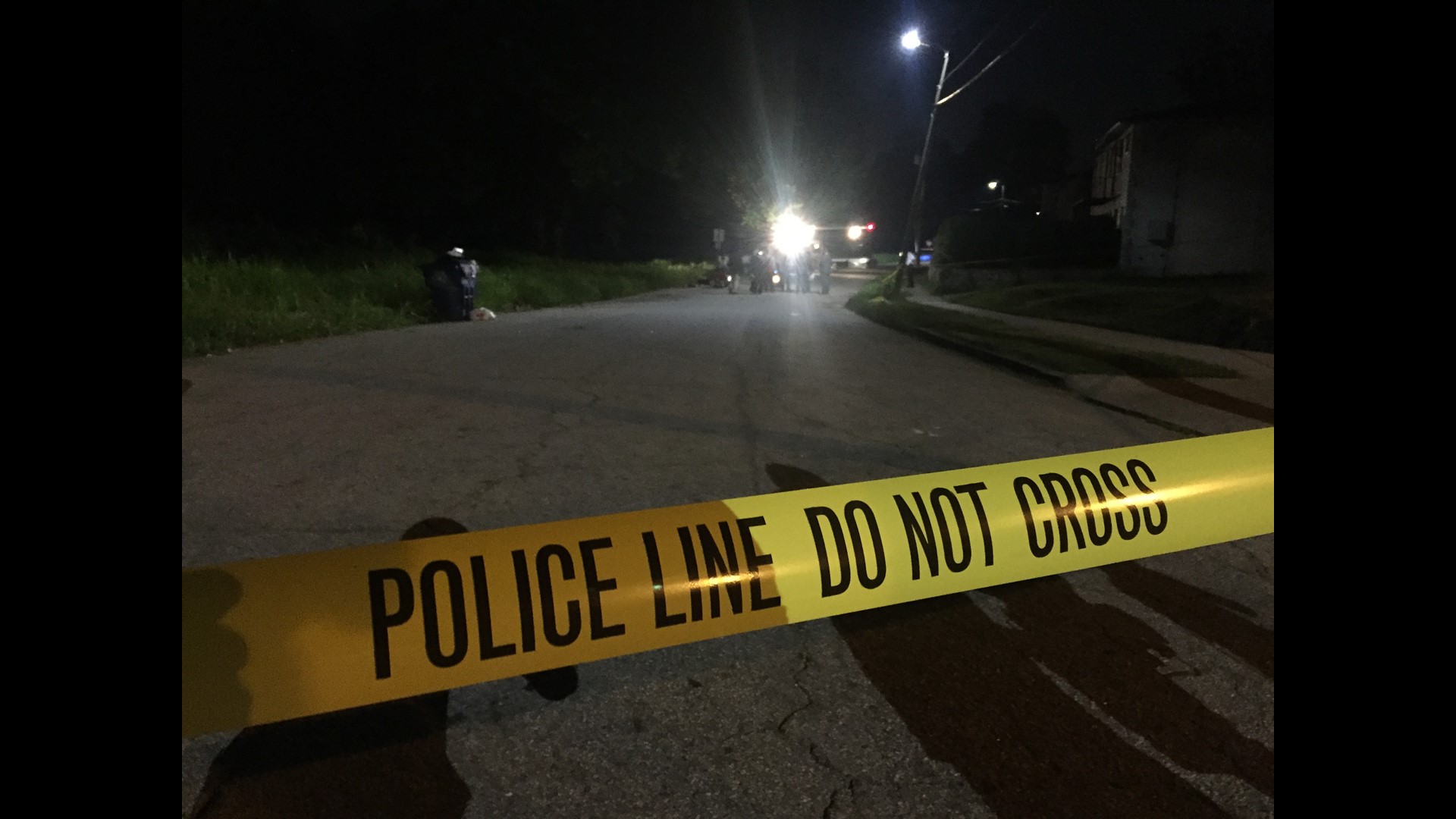Man dead, woman injured in overnight shooting | 11alive.com