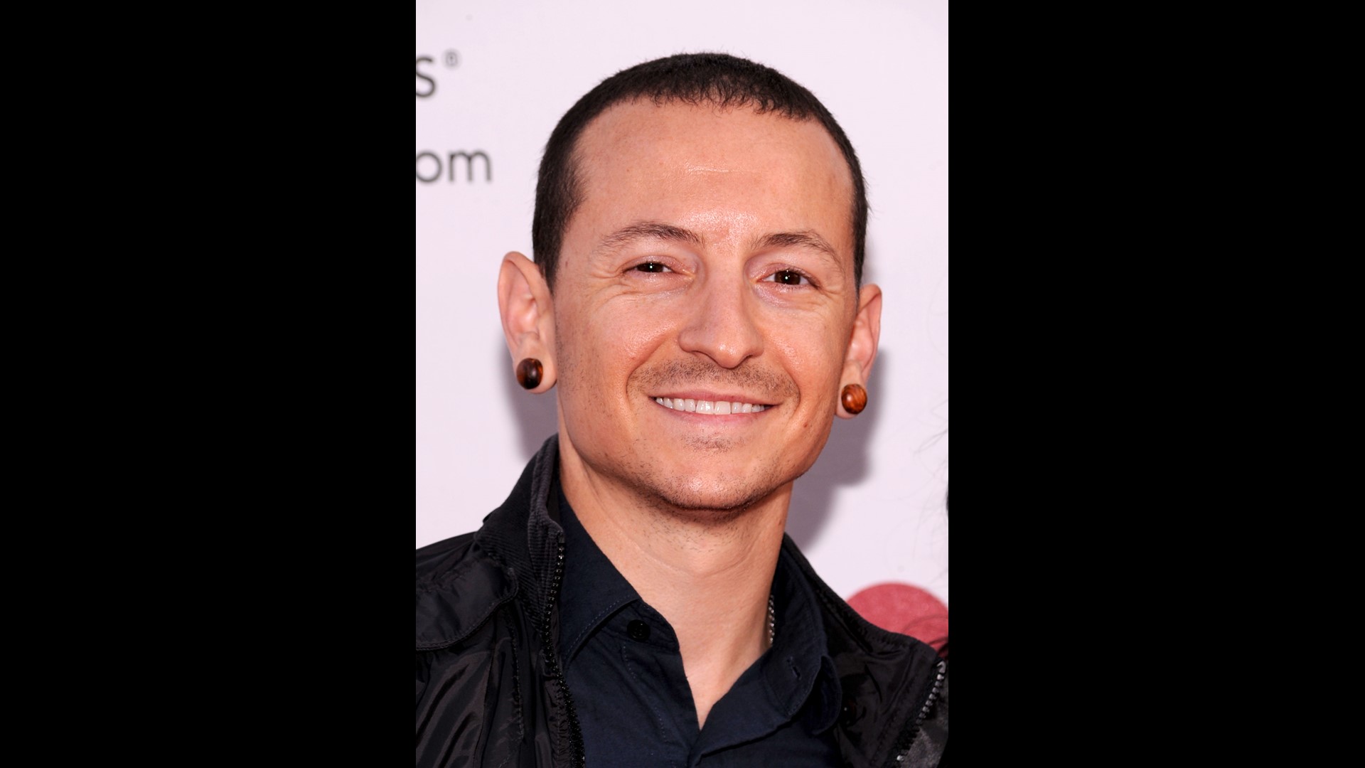 Linkin Park Singer Chester Bennington, 41, Commits Suicide | 11alive.com