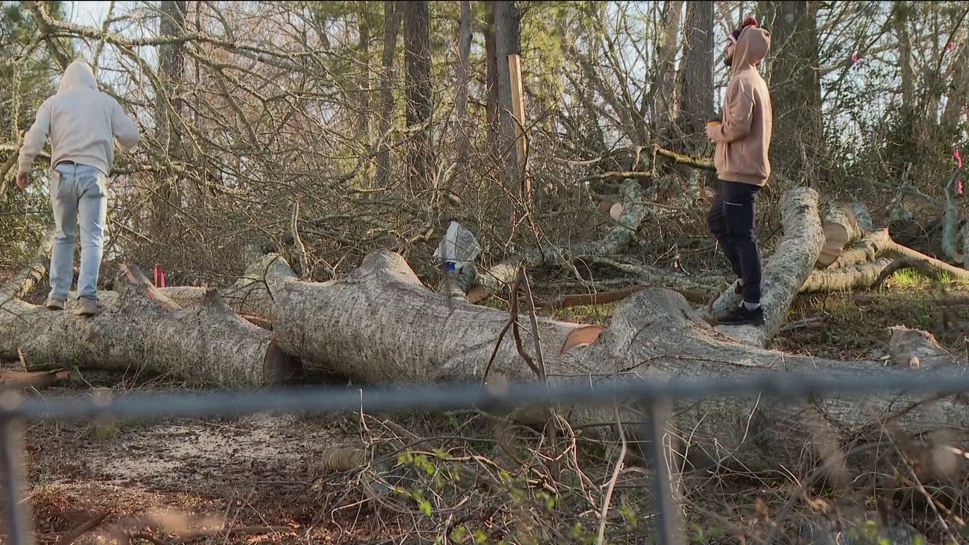 Crews work to restore power after weekend storms | 11alive.com