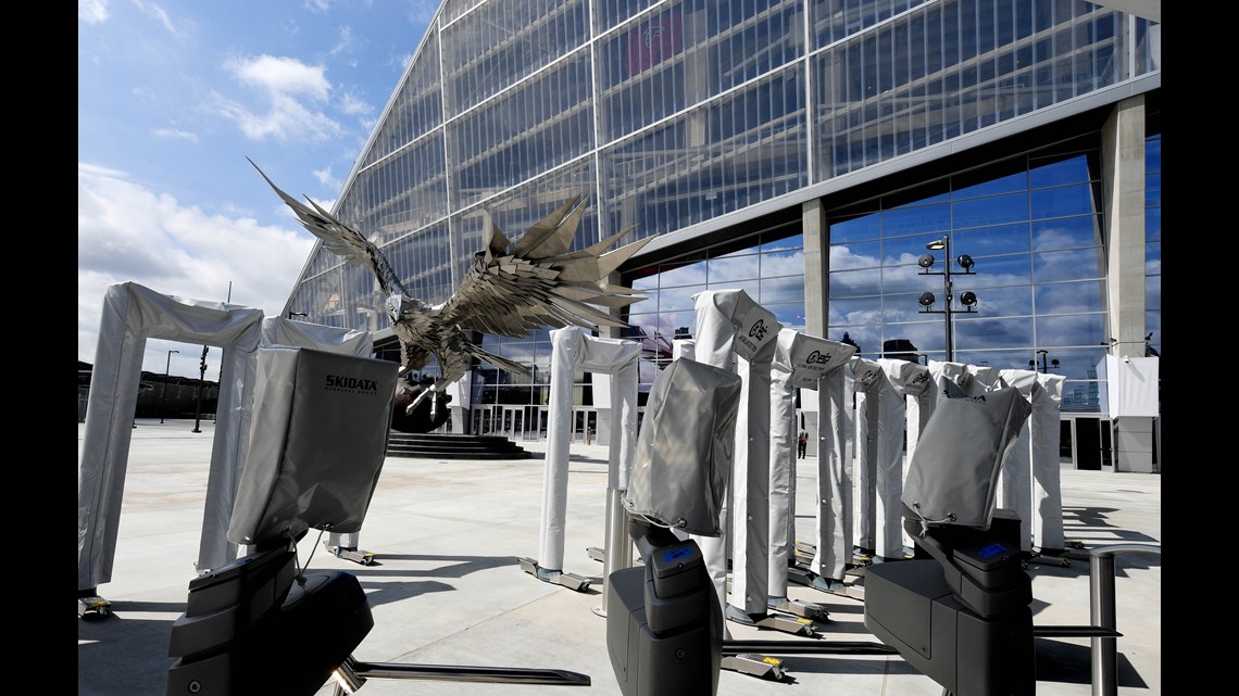 Roof at Mercedes-Benz Stadium in Atlanta finally open for business