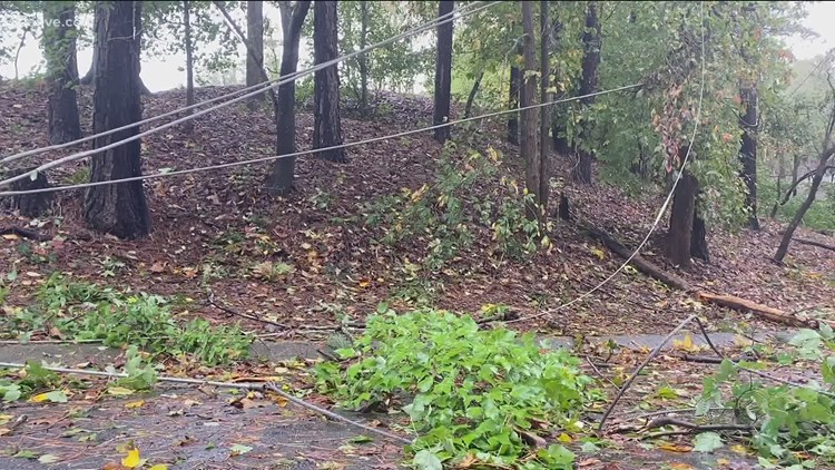 East Cobb community trapped in neighborhood after tree block road