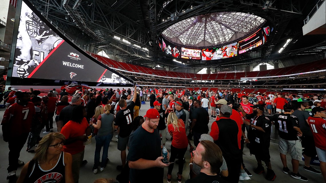 The Falcons' new stadium has all the bells and whistles – and some limited  chicken options