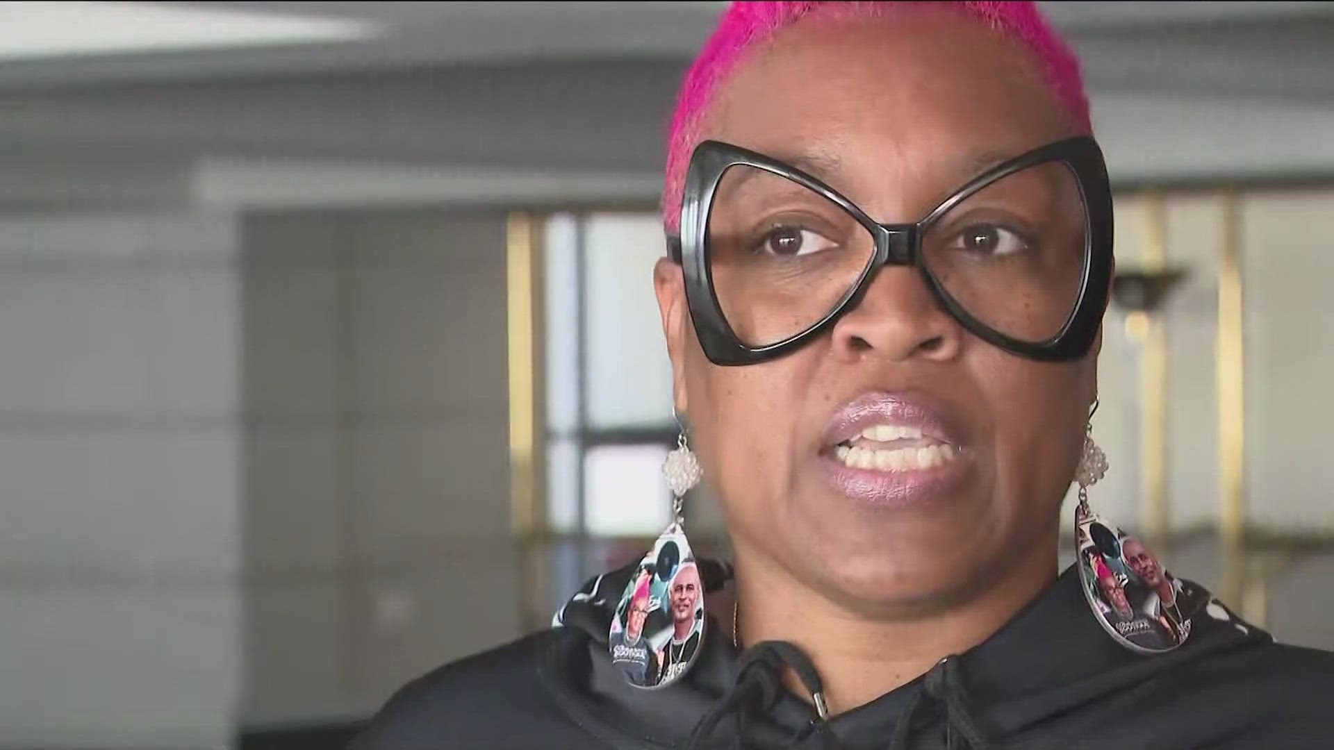 L.A. Pink says she is sharing concerns about what she claims is the sheriff's mismanagement of his duties.